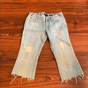 Popular light wash capris😉